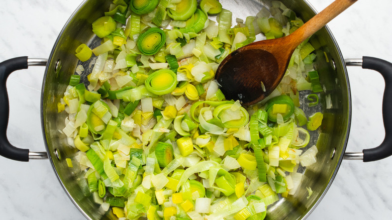 pan of leeks and onions
