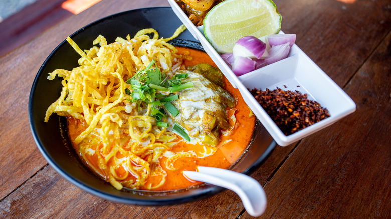 khao soi egg noodles 