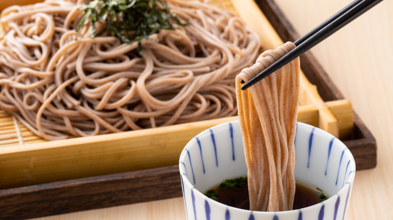 soba noodles dip chopsticks