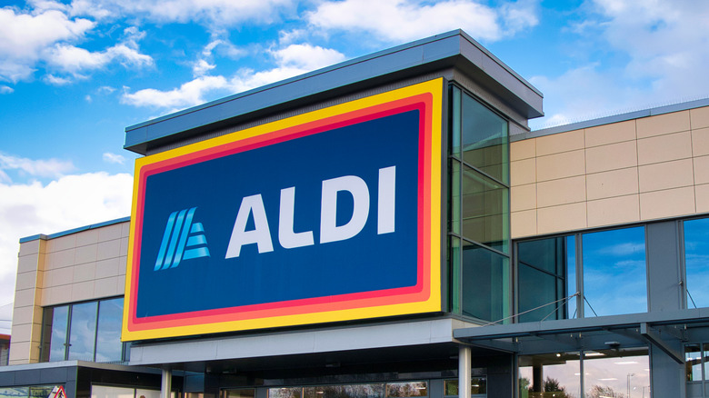 Front of an Alid Market