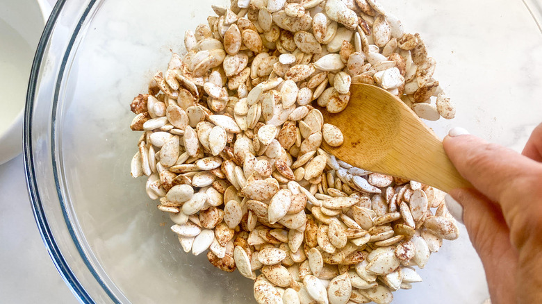 pumpkin seeds in bowl 