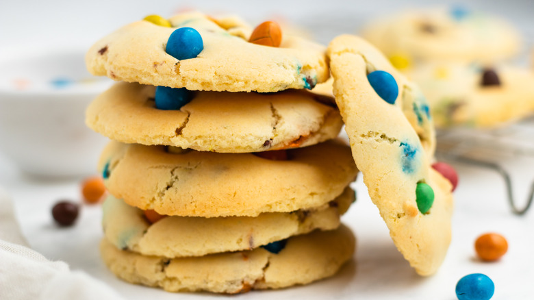 stacked vanilla cake M&M's cookies